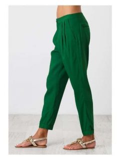 What to wear with emerald green pants