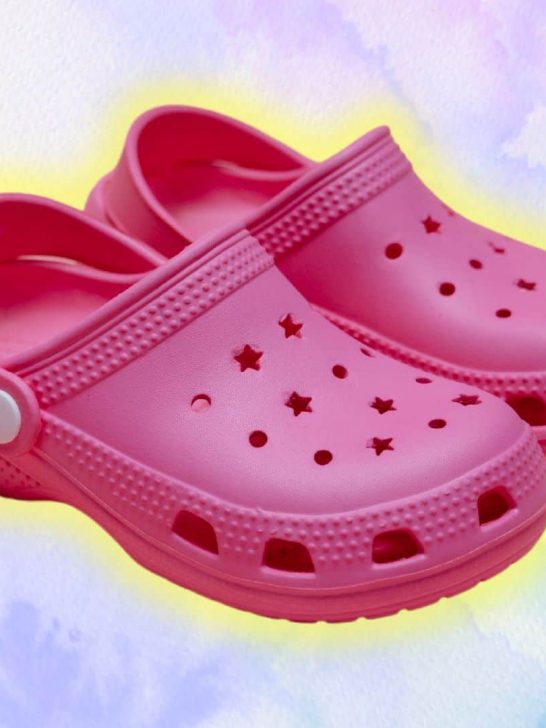 *2023* What to wear with crocs & look effortlessly stylish!