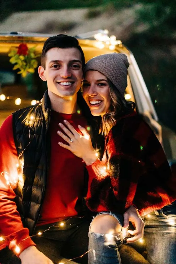 winter engagement photos outfits couple