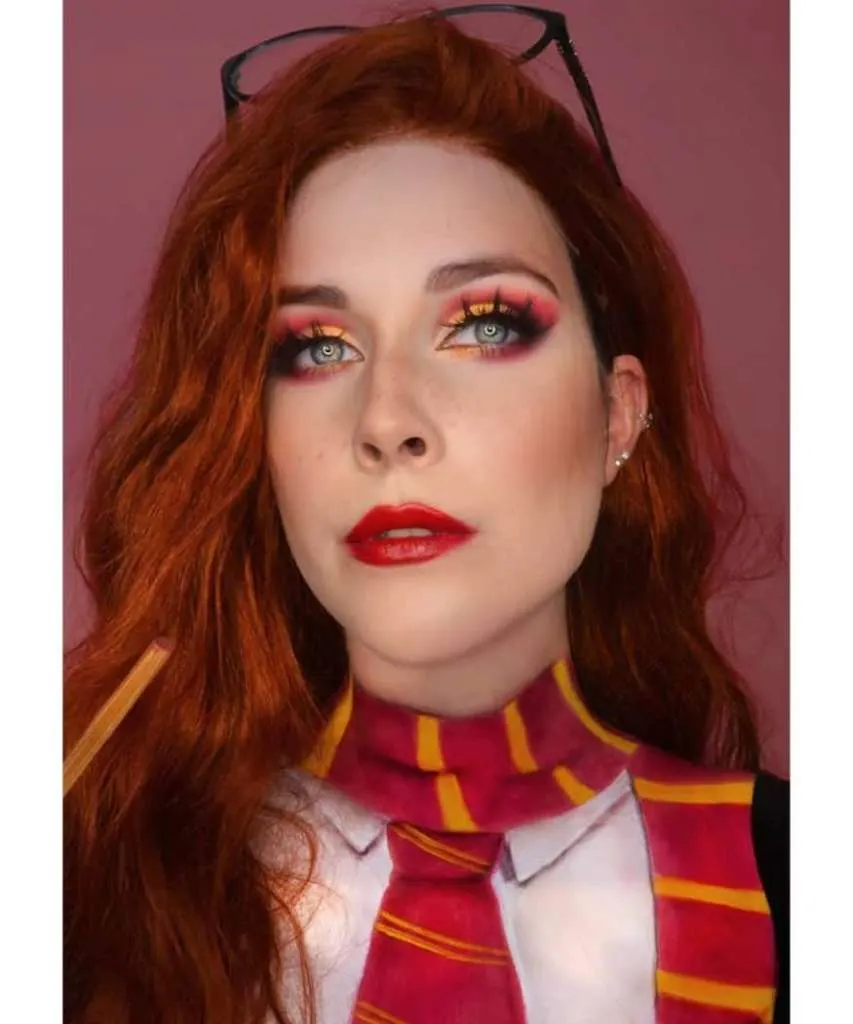 Gryffindor-inspired eye makeup