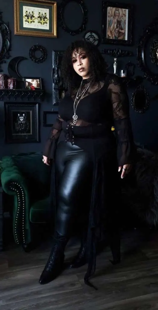 plus size all black looks with boots