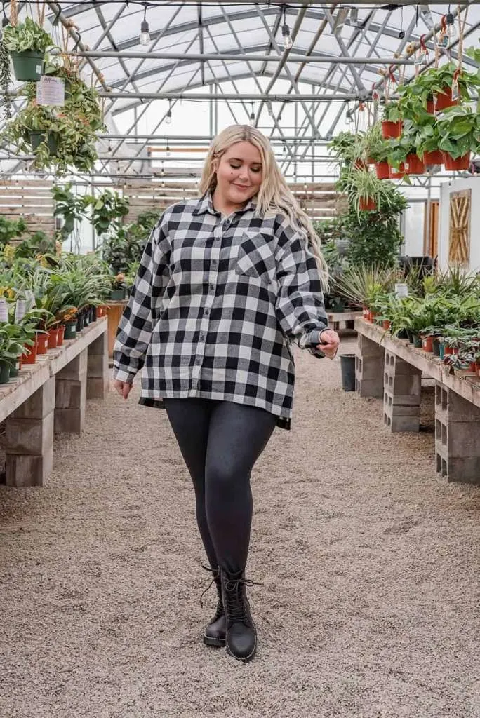 what tops to wear with leggings and boots plus size