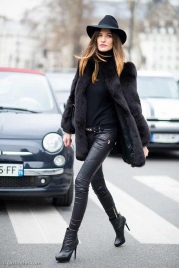 STYLE IN MONOCHROME FOR A HIGH-FASHION LOOK