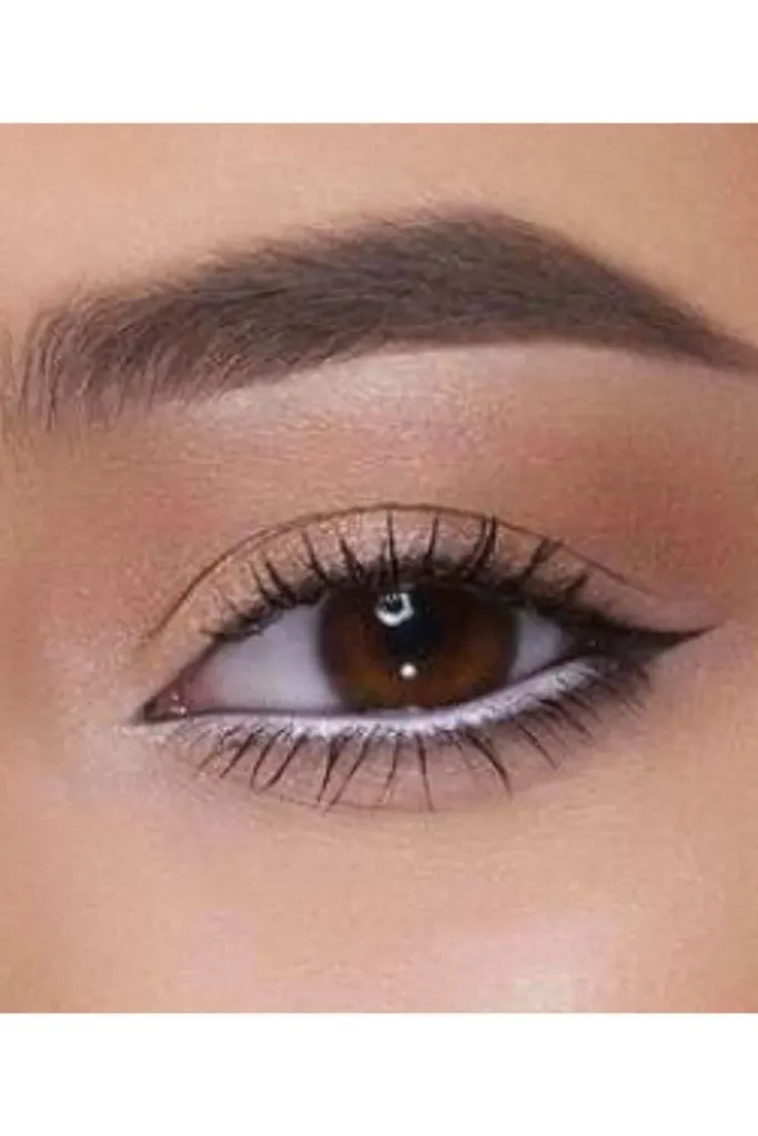 white eyeliner eyes feminine