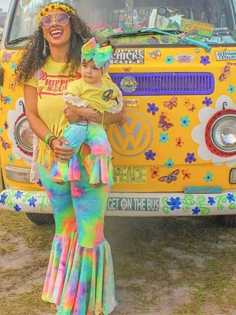 Hippie groovy outfits for festivals