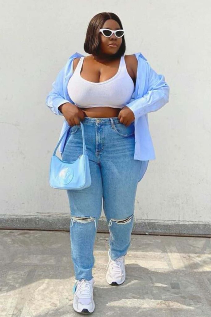 Plus size hot jeans look with sports bra