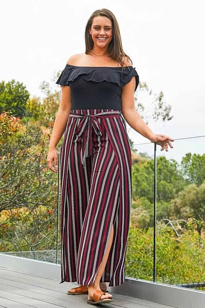 Casual palazzo pants wedding guest outfit 