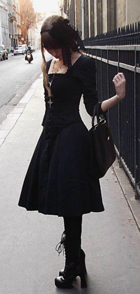 WHAT TO dress in modern Victorian style