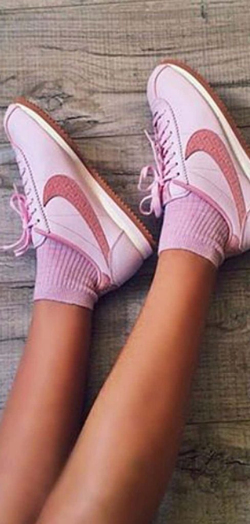 what to wear pink sneakers