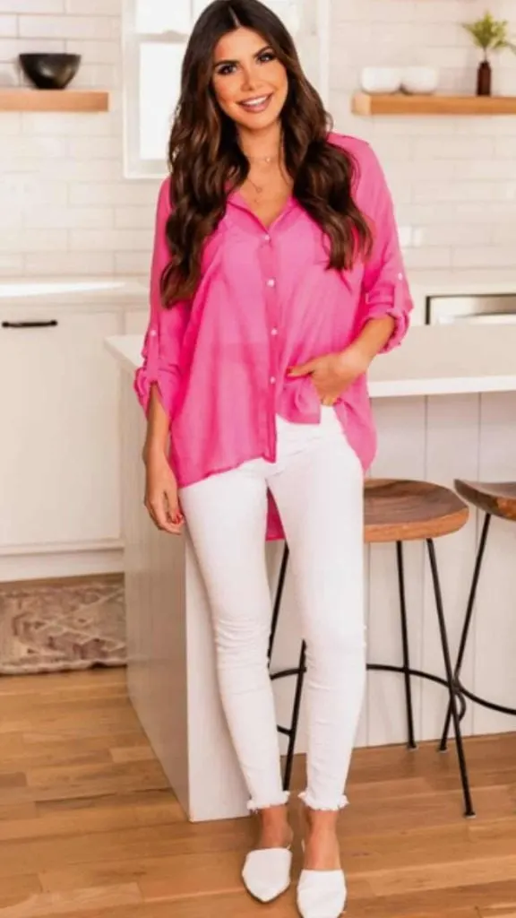 high low shirt and white jeans outfit