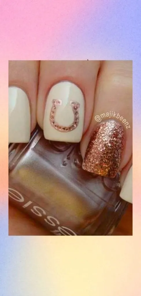 Sparkly champagne gold nail design